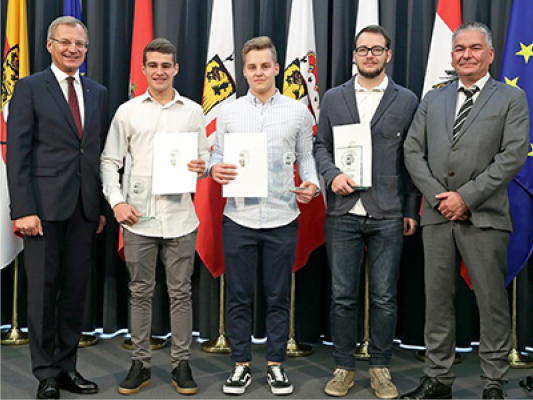 WIR SIND MÄCHTIG STOLZ!